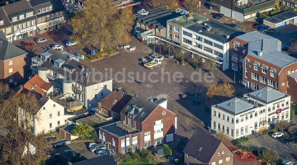 Luftaufnahme Kirchhellen - Platz- Ensemble Johann-Breuker-Platz in Kirchhellen im Bundesland Nordrhein-Westfalen, Deutschland