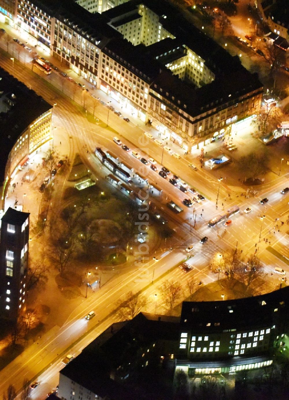 Luftaufnahme München - Platz- Ensemble Karlsplatz Stachus im Innenstadt- Zentrum in München im Bundesland Bayern