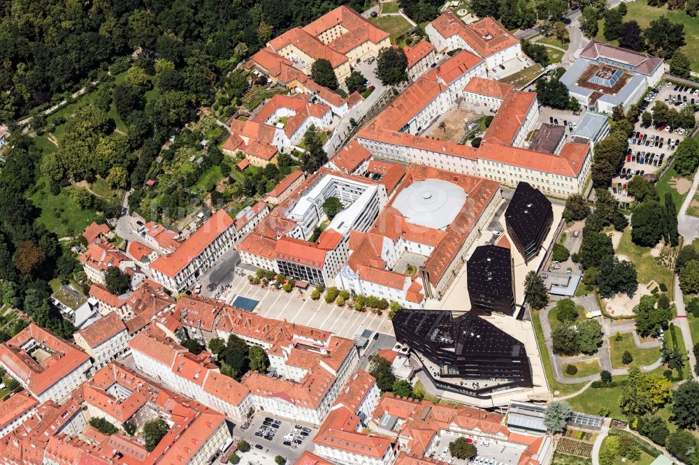 Luftbild Graz - Platz- Ensemble Karmeliterplatz mit umstehenden Gebäuden in Graz in Steiermark, Österreich