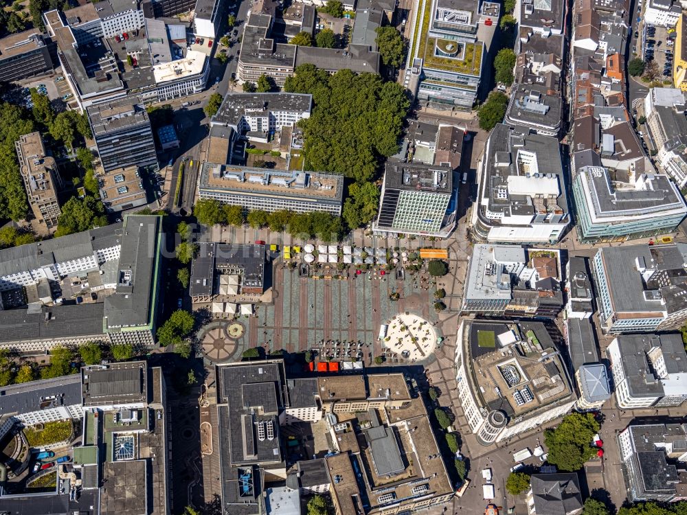 Essen aus der Vogelperspektive: Platz- Ensemble Kennedyplatz in Essen im Bundesland Nordrhein-Westfalen, Deutschland