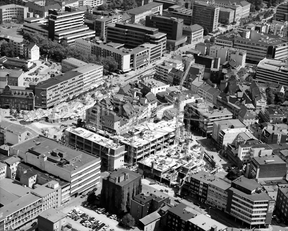 Duisburg aus der Vogelperspektive: Platz- Ensemble König-Heinrich-Platz in Duisburg im Bundesland Nordrhein-Westfalen, Deutschland