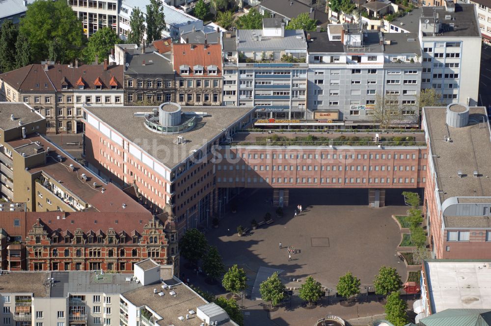 Karlsruhe von oben - Platz- Ensemble Kronenplatz in Karlsruhe im Bundesland Baden-Württemberg, Deutschland