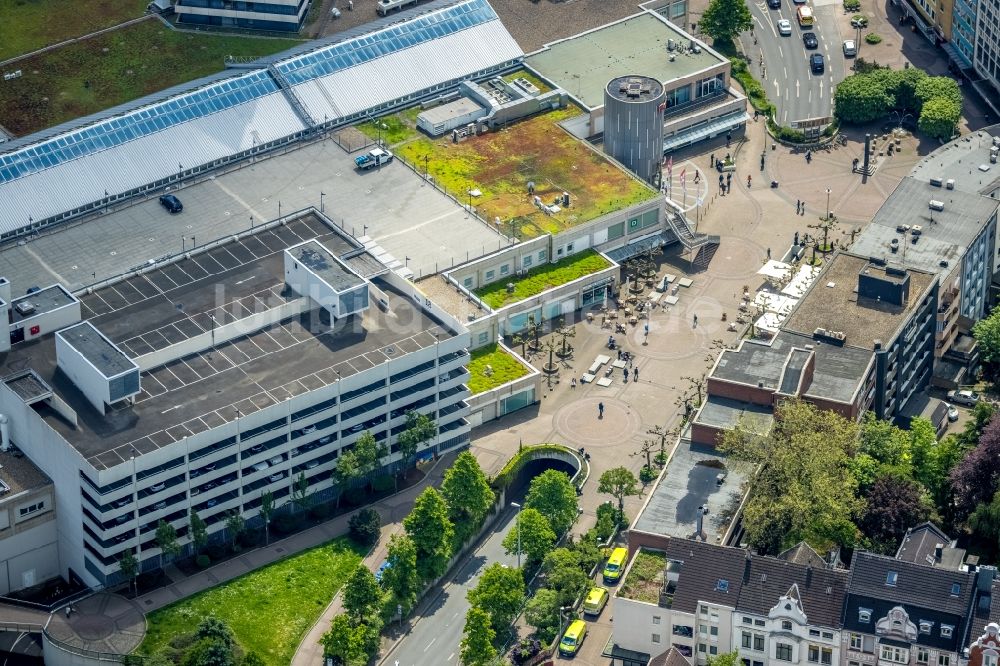 Mülheim an der Ruhr aus der Vogelperspektive: Platz- Ensemble am Kurt-Schumacher-Platz in Mülheim an der Ruhr im Bundesland Nordrhein-Westfalen, Deutschland