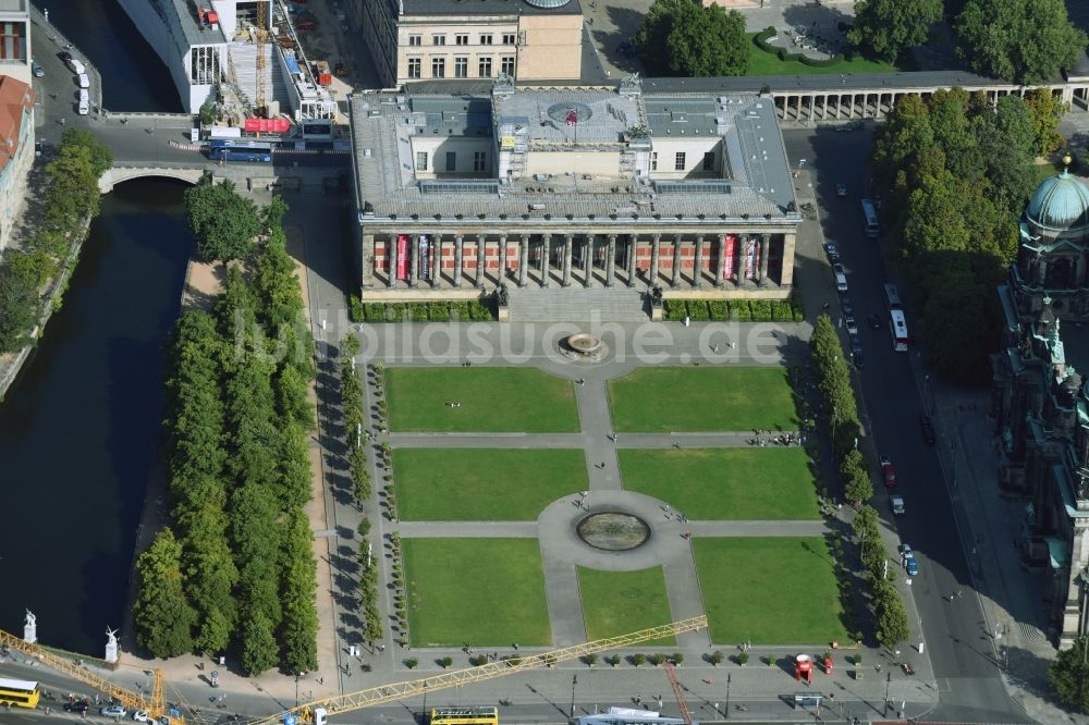 Berlin von oben - Platz- Ensemble Lustgarten - Altes Museum im Ortsteil Mitte in Berlin, Deutschland