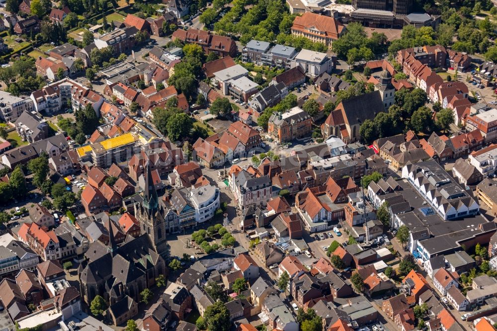 Ahlen von oben - Platz- Ensemble Marienplatz in Ahlen im Bundesland Nordrhein-Westfalen, Deutschland