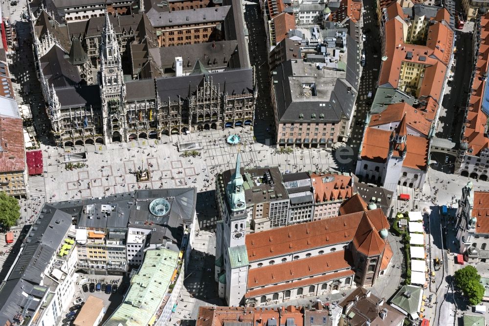 Luftbild München - Platz- Ensemble Marienplatz im Ortsteil Altstadt in München im Bundesland Bayern, Deutschland