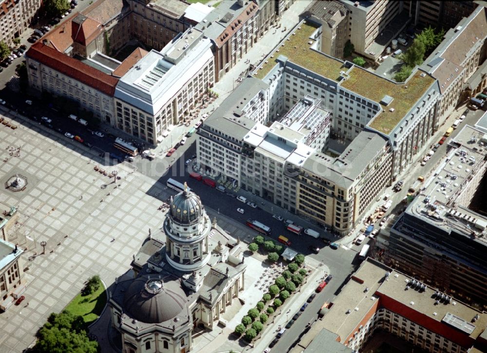 Berlin aus der Vogelperspektive: Platz- Ensemble Markgrafenstraße - Mohrenstraße am Gendarmenmarkt im Ortsteil Mitte in Berlin, Deutschland