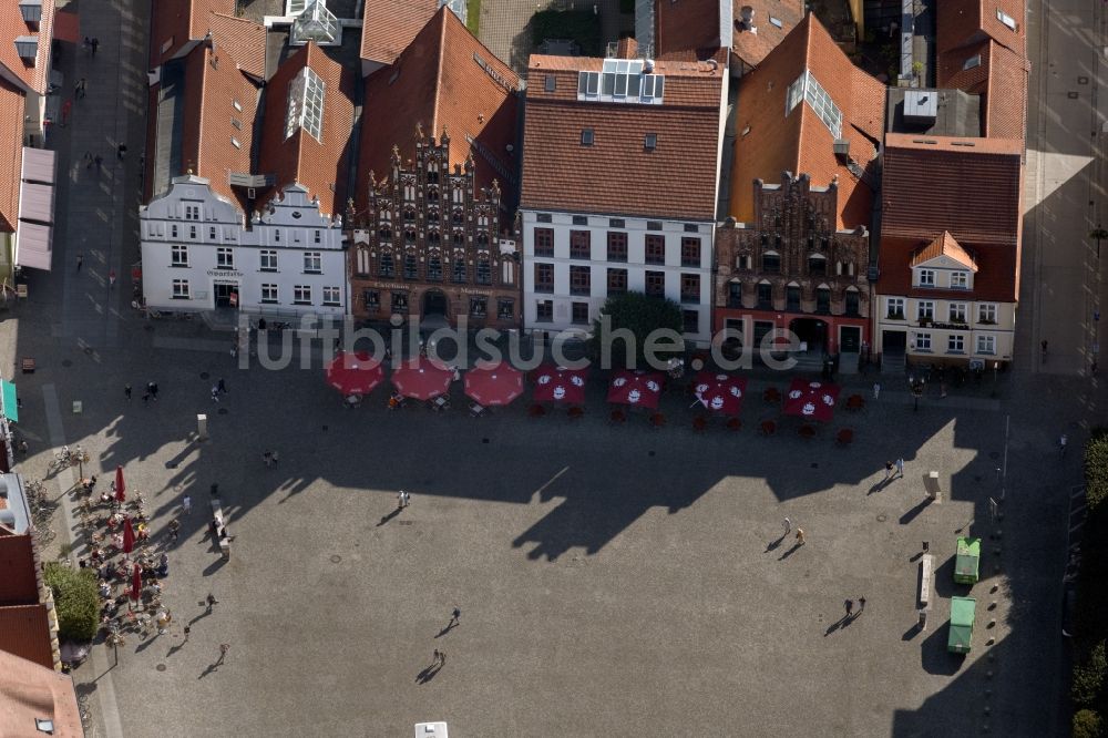 Luftbild Greifswald - Platz- Ensemble Markt im Altstadtbereich und Innenstadtzentrum in Greifswald im Bundesland Mecklenburg-Vorpommern, Deutschland