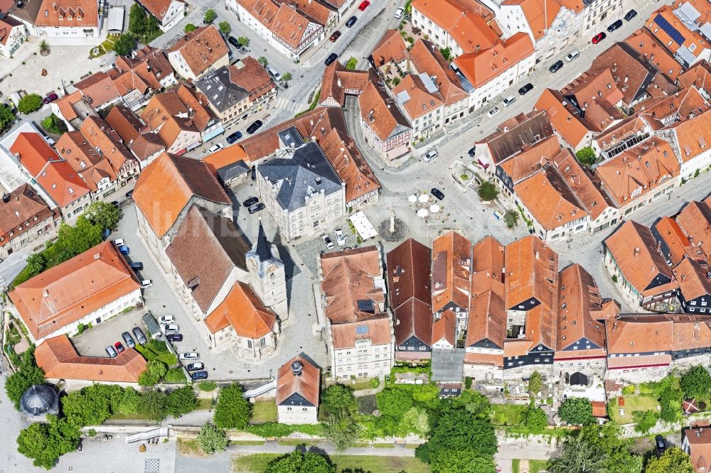 Luftaufnahme Marktrodach - Platz- Ensemble Melchior-Otto-Platz mit der Stadtpfarrkirche St,Johannes der Täufer in Marktrodach im Bundesland Bayern, Deutschland