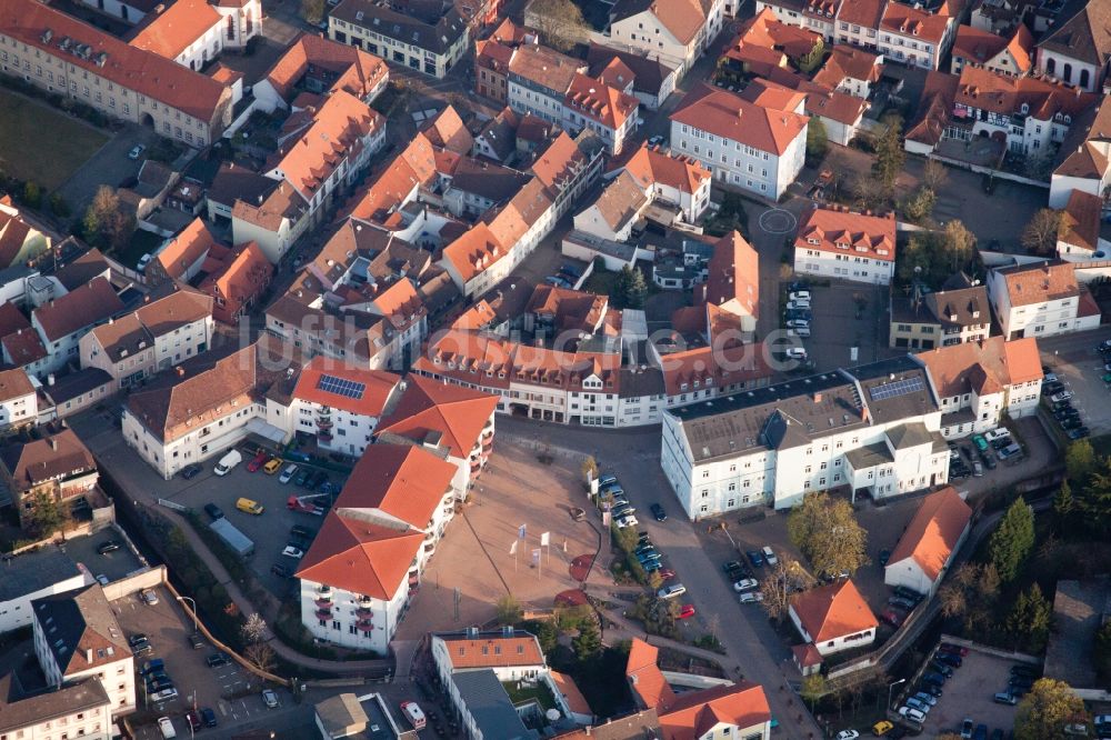 Germersheim aus der Vogelperspektive: Platz- Ensemble Nardiniplatz im Innenstadt- Zentrum in Germersheim im Bundesland Rheinland-Pfalz, Deutschland