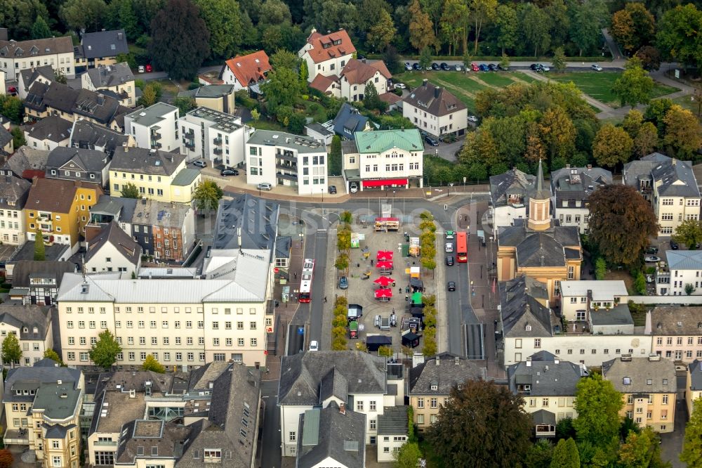 Luftbild Arnsberg - Platz- Ensemble Neumarkt mit der Auferstehungskirche in Arnsberg im Bundesland Nordrhein-Westfalen, Deutschland