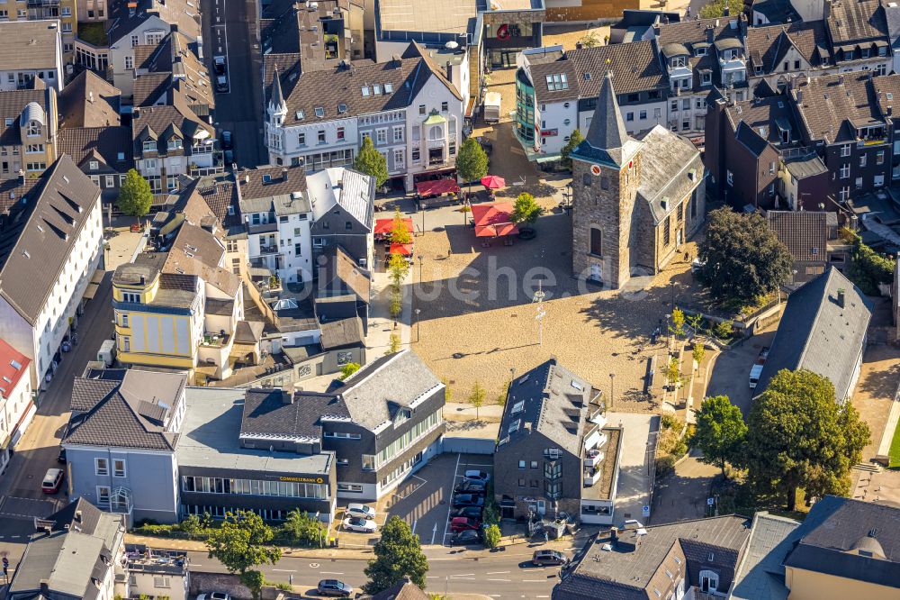 Velbert von oben - Platz- Ensemble Am Offers in Velbert im Bundesland Nordrhein-Westfalen, Deutschland