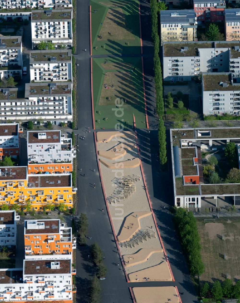 Luftaufnahme München - Platz- Ensemble Quartiersplatz Theresienhöhe im Stadtteil Schwantalerhöhe in München im Bundesland Bayern, Deutschland