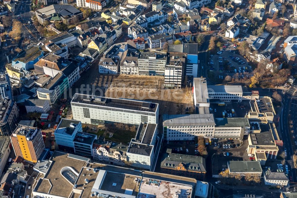 Lüdenscheid aus der Vogelperspektive: Platz- Ensemble Rathausplatz in Lüdenscheid im Bundesland Nordrhein-Westfalen, Deutschland