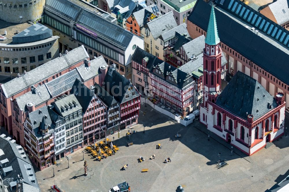 Frankfurt am Main von oben - Platz- Ensemble Römerberg im Ortsteil Innenstadt in Frankfurt am Main im Bundesland Hessen, Deutschland