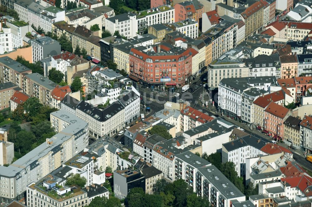 Luftbild Berlin - Platz- Ensemble Rosenthaler Platz im Innenstadt- Zentrum im Ortsteil Mitte in Berlin, Deutschland