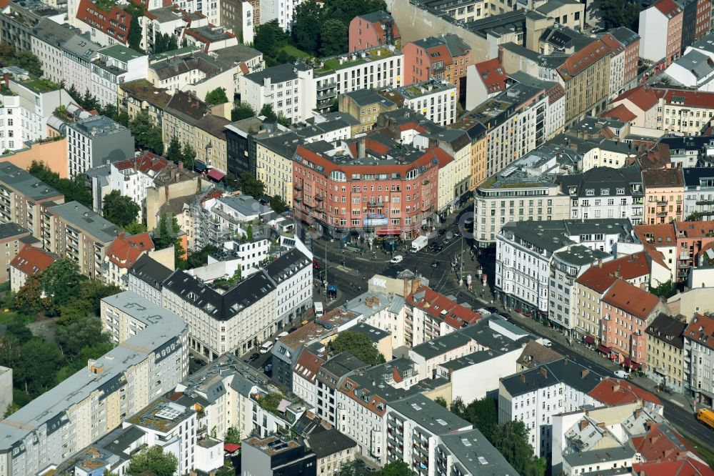 Berlin von oben - Platz- Ensemble Rosenthaler Platz im Innenstadt- Zentrum im Ortsteil Mitte in Berlin, Deutschland