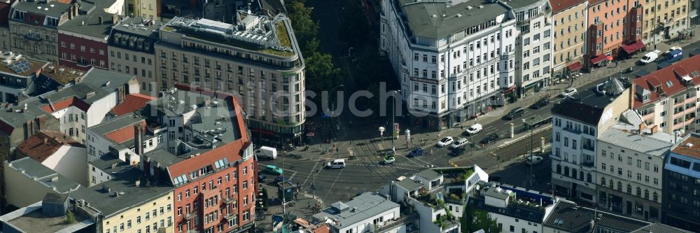 Luftbild Berlin - Platz- Ensemble Rosenthaler Platz im Innenstadt- Zentrum im Ortsteil Mitte in Berlin, Deutschland