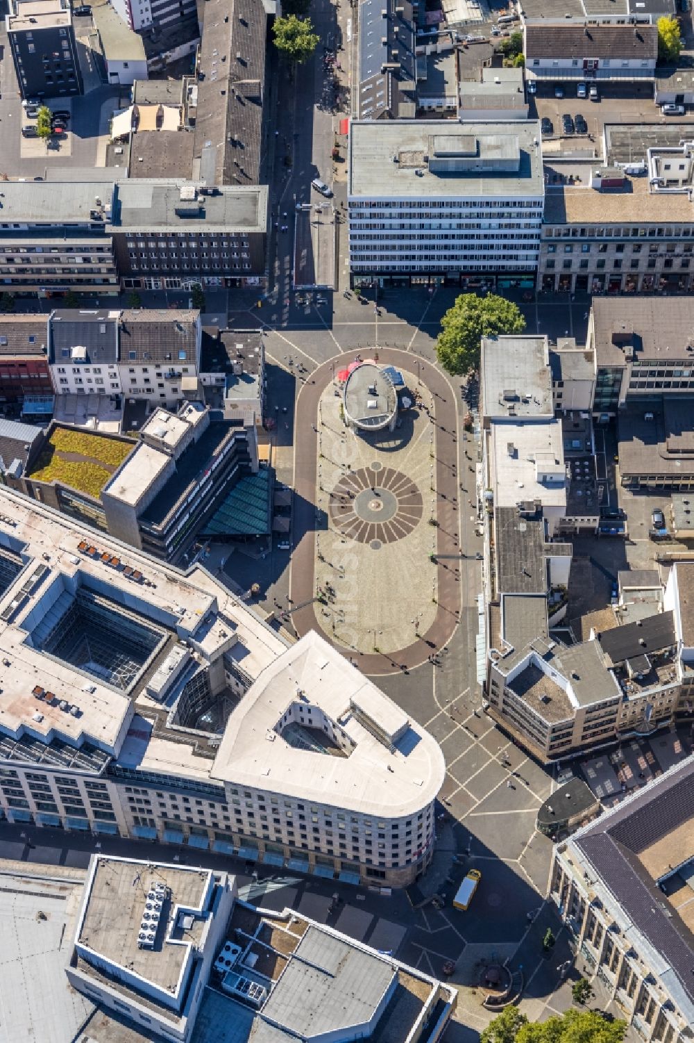 Luftbild Bochum - Platz- Ensemble des Dr.-Ruer-Platz mit Einkaufszentrum- Ensemble und Wohn- und Geschäftshaus- Viertel in Bochum im Bundesland Nordrhein-Westfalen, Deutschland