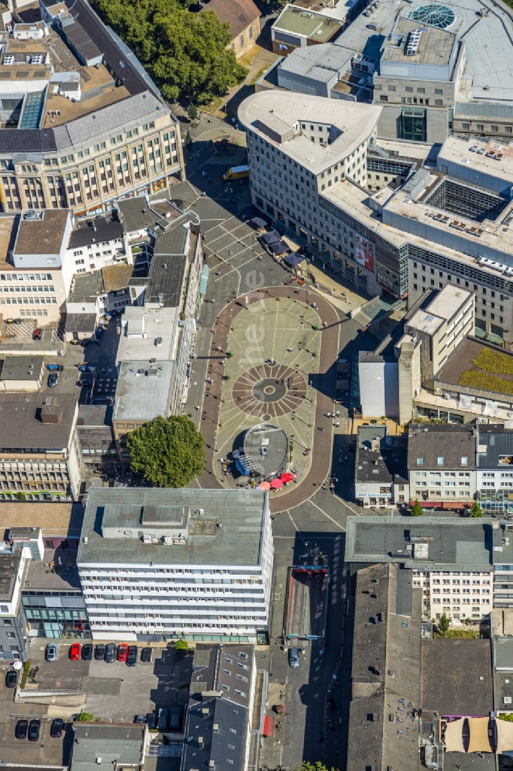 Bochum von oben - Platz- Ensemble des Dr.-Ruer-Platz mit Einkaufszentrum- Ensemble und Wohn- und Geschäftshaus- Viertel in Bochum im Bundesland Nordrhein-Westfalen, Deutschland