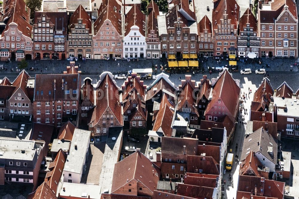 Lüneburg von oben - Platz- Ensemble Am Sande in Lüneburg im Bundesland Niedersachsen, Deutschland