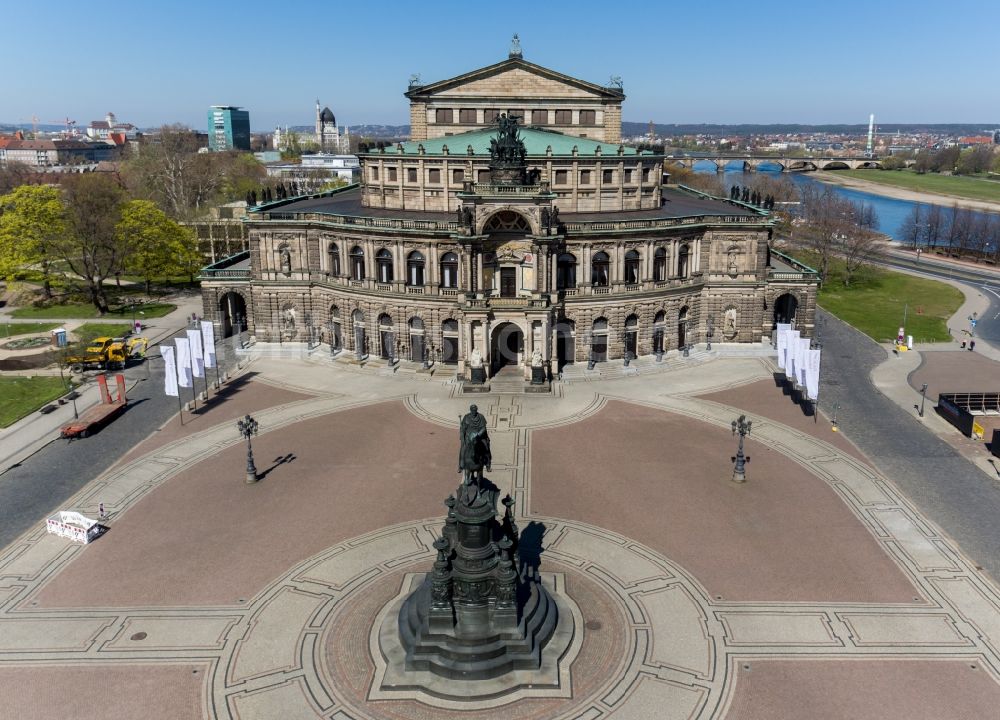 Luftbild Dresden - Platz- Ensemble Theaterplatz in der Altstadt in Dresden im Bundesland Sachsen, Deutschland