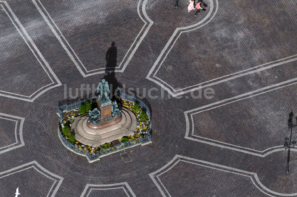 Luftaufnahme Bremerhaven - Platz- Ensemble Theodor-Heuss-Platz in Bremerhaven im Bundesland Bremen, Deutschland