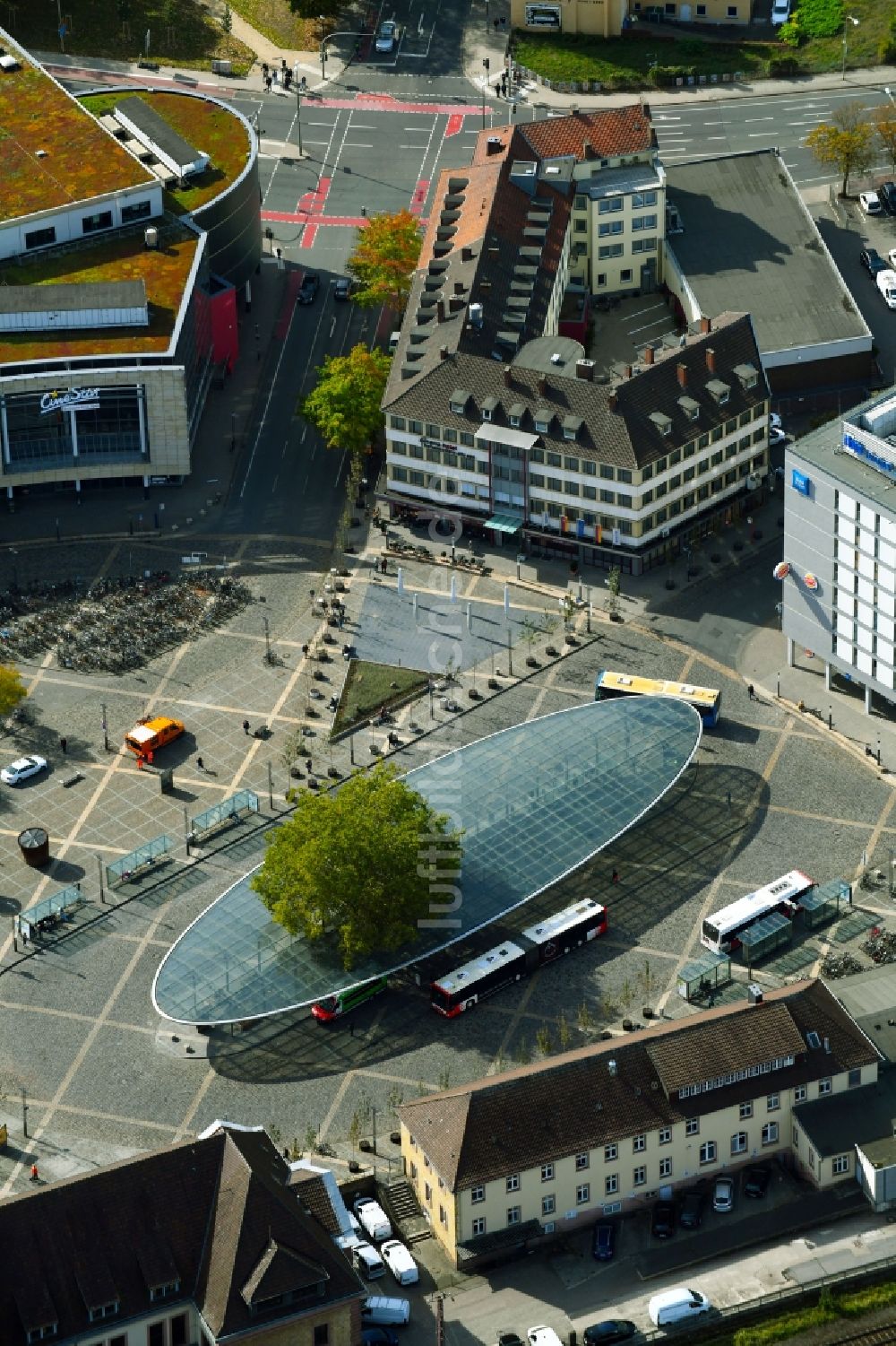 Osnabrück von oben - Platz- Ensemble Theodor-Heuss-Platz in Osnabrück im Bundesland Niedersachsen, Deutschland