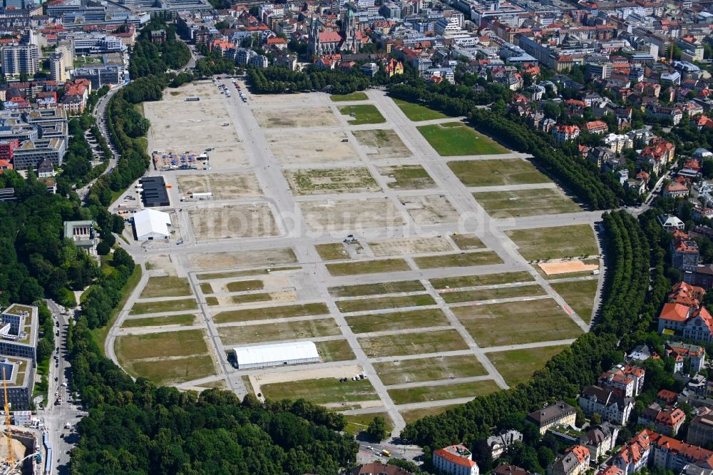 München aus der Vogelperspektive: Platz- Ensemble der Theresienwiese in München im Bundesland Bayern, Deutschland