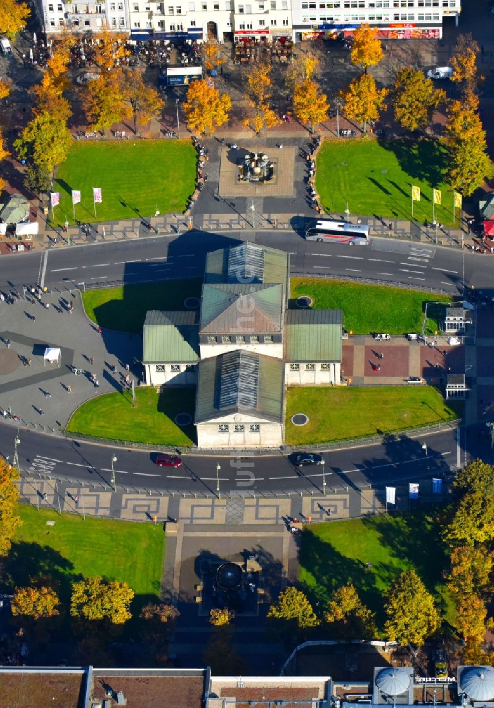 Berlin aus der Vogelperspektive: Platz- Ensemble Wittenbergplatz in Berlin, Deutschland