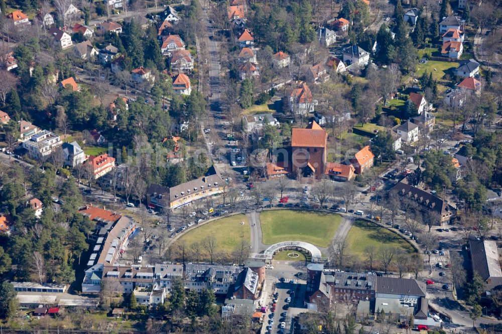 Berlin von oben - Platz- Ensemble am Zeltinger Platz im Ortsteil Frohnau in Berlin, Deutschland