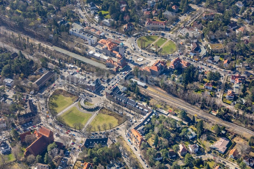 Luftbild Berlin - Platz- Ensemble am Zeltinger Platz im Ortsteil Frohnau in Berlin, Deutschland