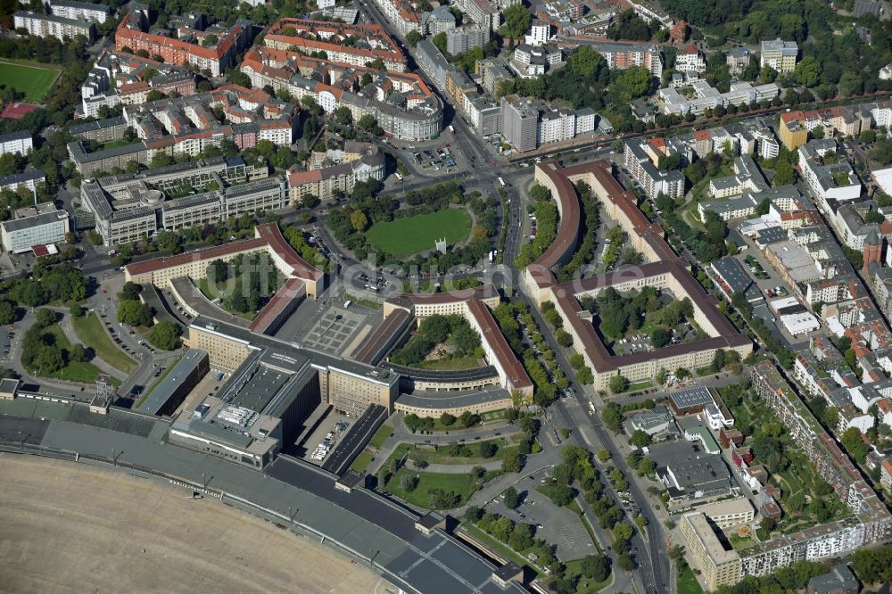 Berlin von oben - Platz der Luftbrücke am Columbiadamm am ehemaligen Flughafen Tempelhof im Innenstadt- Zentrum in Berlin