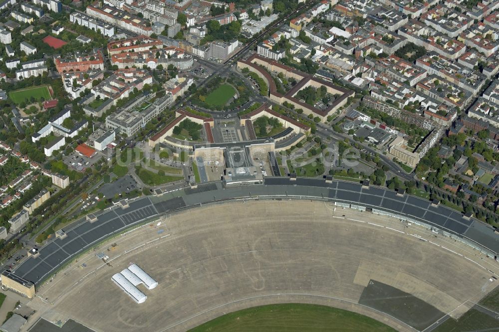 Luftbild Berlin - Platz der Luftbrücke am Columbiadamm am ehemaligen Flughafen Tempelhof im Innenstadt- Zentrum in Berlin