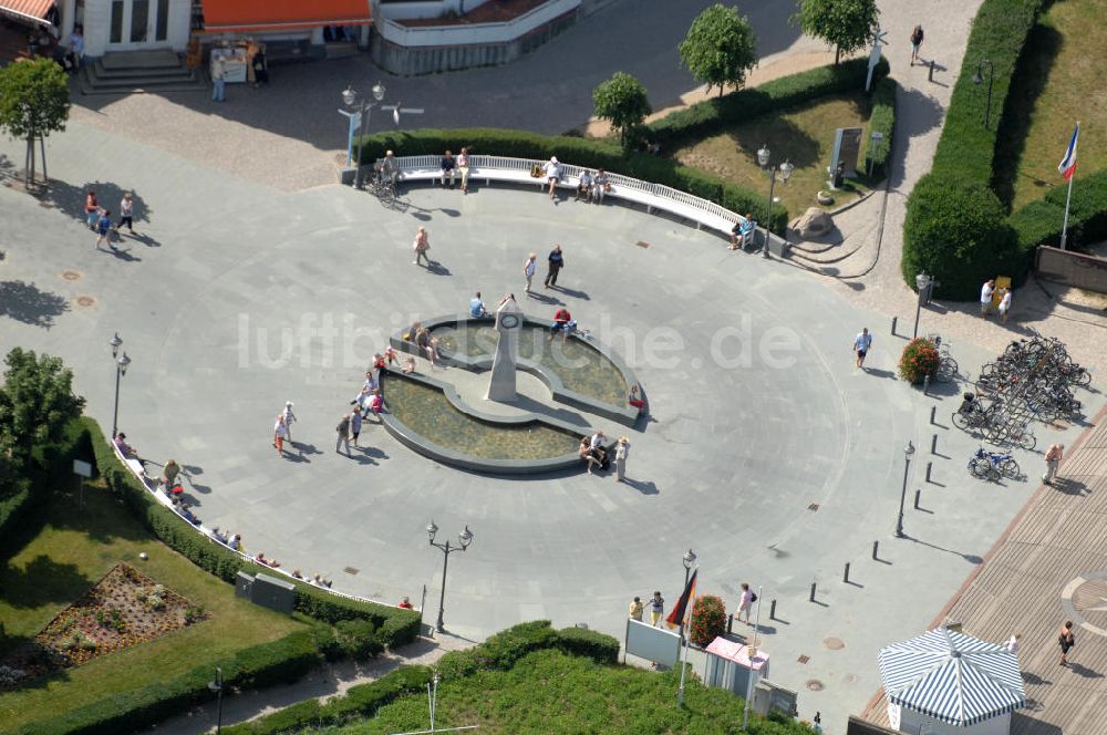 Luftbild Binz - Platz / place vor / ahead der Seebrücke / pier in Binz