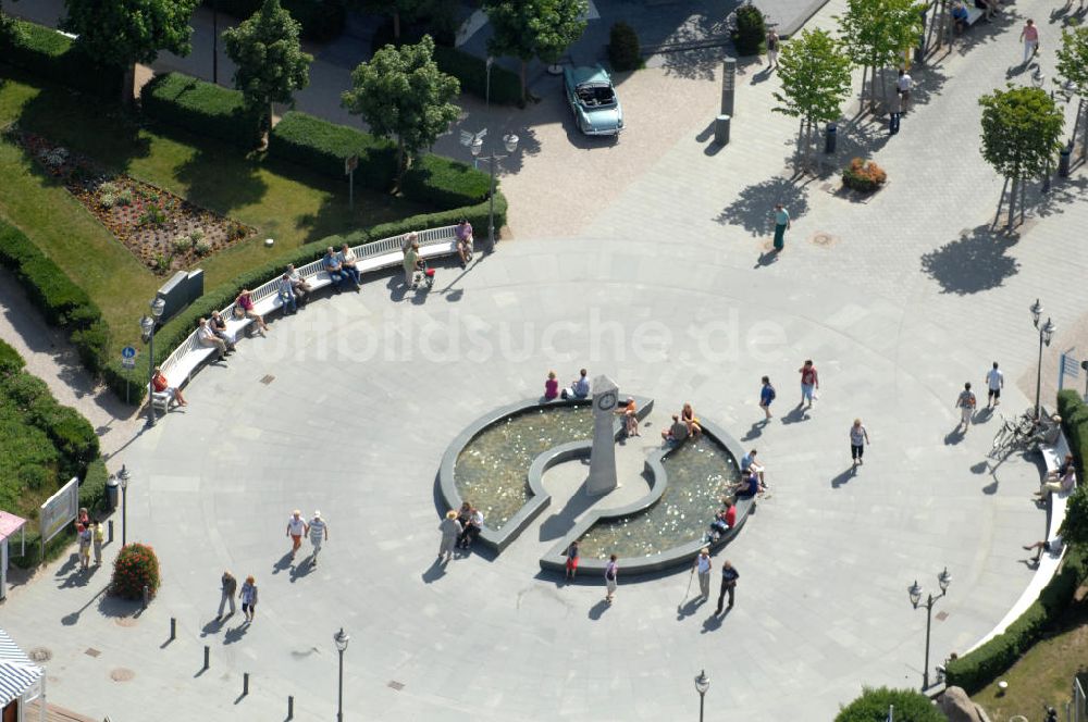 Luftbild Binz - Platz / place vor / ahead der Seebrücke / pier in Binz