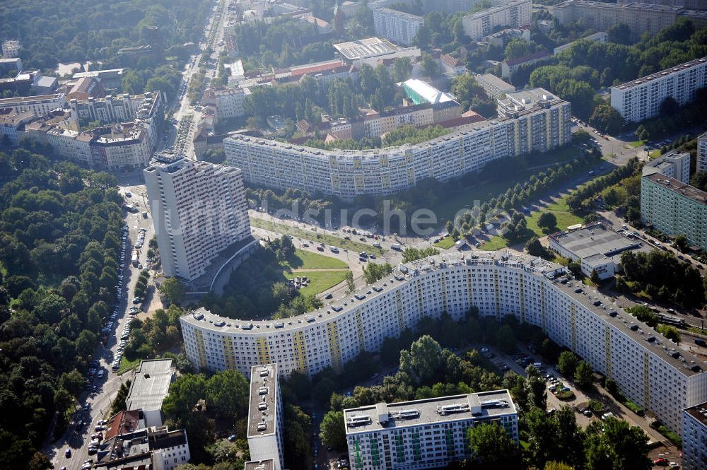 Berlin von oben - Platz der Vereinten Nationen in Berlin-Friedrichshain