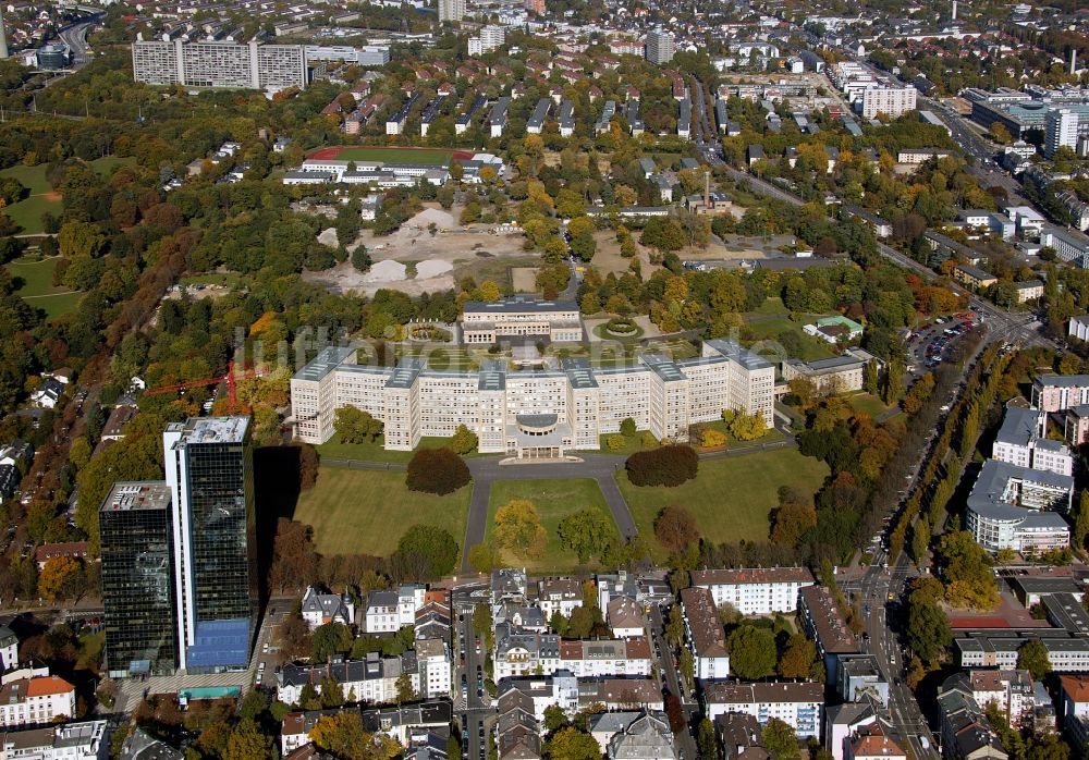 Frankfurt am Main von oben - Pölzig-Bau, dem ehemaligen IG-Farben Haus in Frankfurt am Main in Hessen