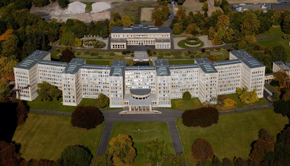 Frankfurt am Main aus der Vogelperspektive: Pölzig-Bau, dem ehemaligen IG-Farben Haus in Frankfurt am Main in Hessen