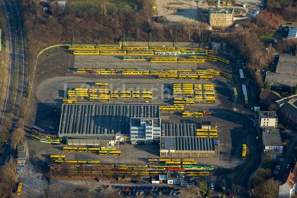 Essen von oben - ÖPNV Nahnverkehr Strassenbahndepot der Essener Verkehrsbetriebe ( Essener Verkehrs-AG EVAG) in Essen im Bundesland Nordrhein-Westfalen