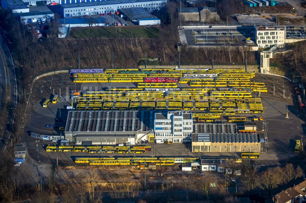 Essen von oben - ÖPNV Nahnverkehr Strassenbahndepot der Essener Verkehrsbetriebe ( Essener Verkehrs-AG EVAG) in Essen im Bundesland Nordrhein-Westfalen