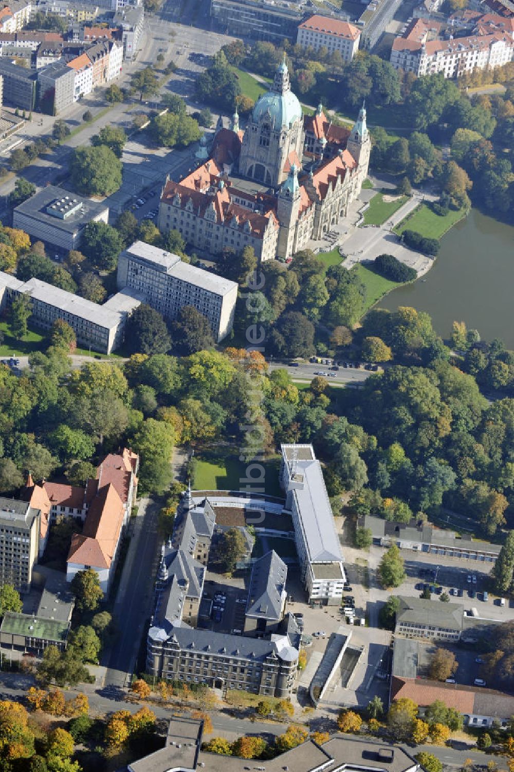 Hannover aus der Vogelperspektive: Polizeidirektion Hannover und Neues Rathaus