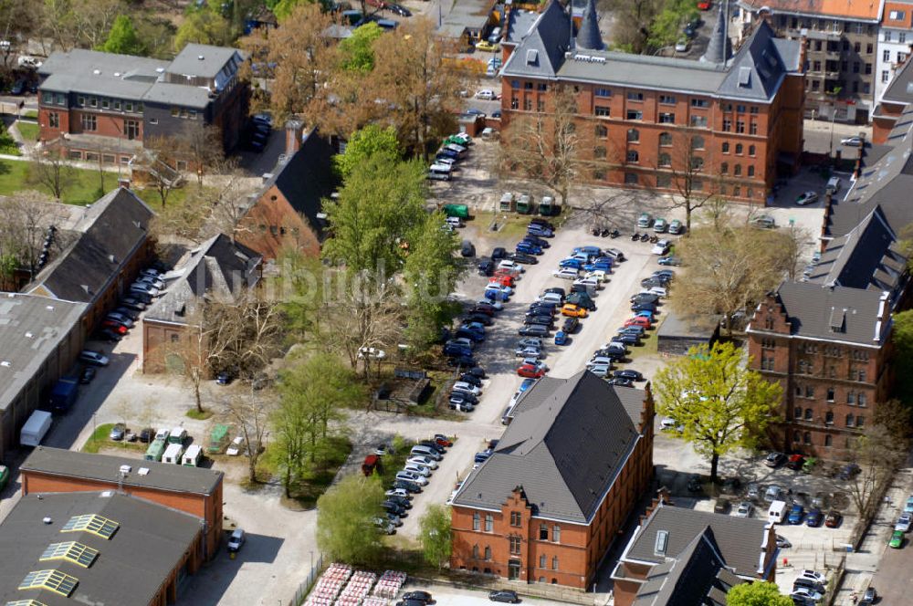 Berlin von oben - Polizeidirektion Jüterboger Straße in Berlin-Tempelhof