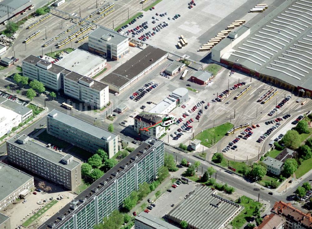 Luftbild Berlin - Lichtenberg - Polizeihelikopter über dem BVG - Depot an der Siegfriedstraße in Berlin - Lichtenberg.