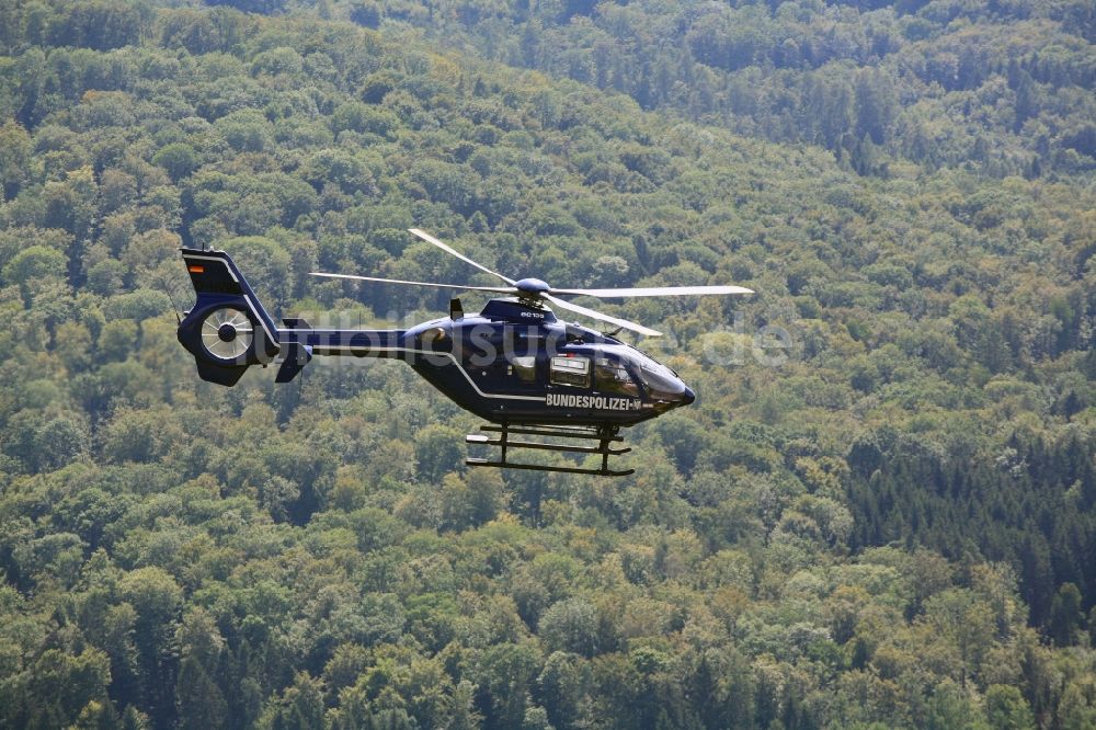 Luftbild Rheinfelden (Baden) - Polizeihubschrauber Helikopter - Hubschrauber EC 135 der Bundespolizei D-HVBD im Fluge über dem Luftraum in Rheinfelden (Baden) im Bundesland Baden-Württemberg