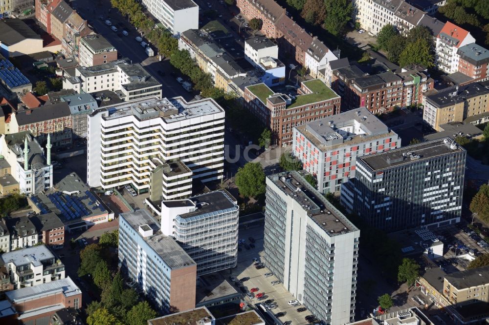 Hamburg aus der Vogelperspektive: Polizeikommissariat, Islamische Moschee und Bürogebäude im Stadtteil St. Georg in Hamburg