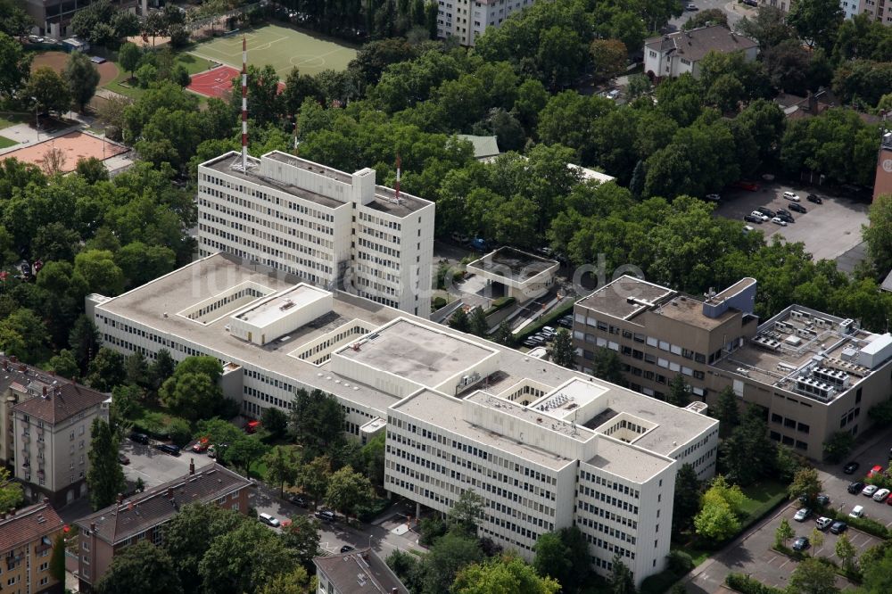 Mainz aus der Vogelperspektive: Polizeipräsidium von Mainz im Stadtteil Neustadt im Bundesland Rheinland-Pfalz