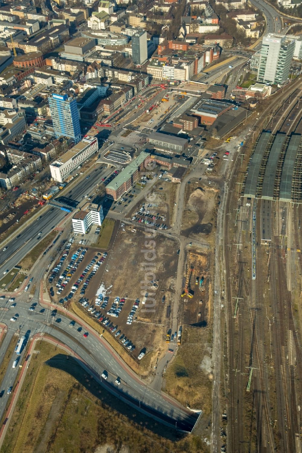 Luftaufnahme Duisburg - Portsmouthplatz - Mercatorstraße am Hauptbahnhof im Innenstadt- Zentrum im Ortsteil Duisburg Mitte in Duisburg im Bundesland Nordrhein-Westfalen