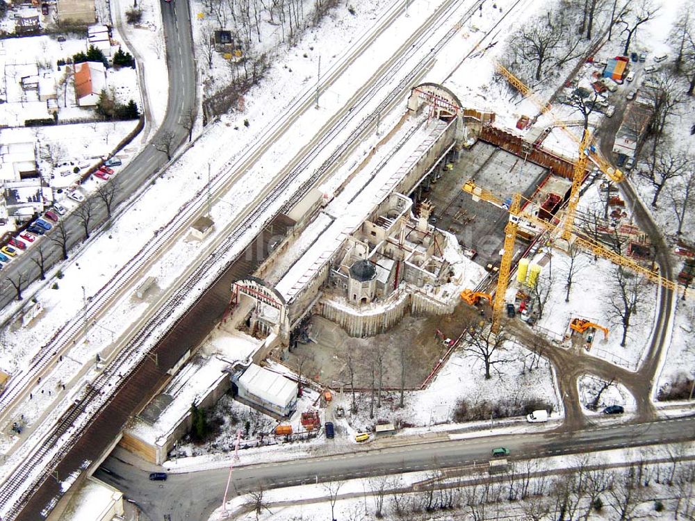 Potsdam/Brandenburg aus der Vogelperspektive: Potsdam / Brandenburg Rekonstruktion des Kaiser-Bahnhofs in der Nähe vom neuen Pallee (Institut für Lehrerbildung) in Potsdam Firmen: 1) HochTief Construction AG <www