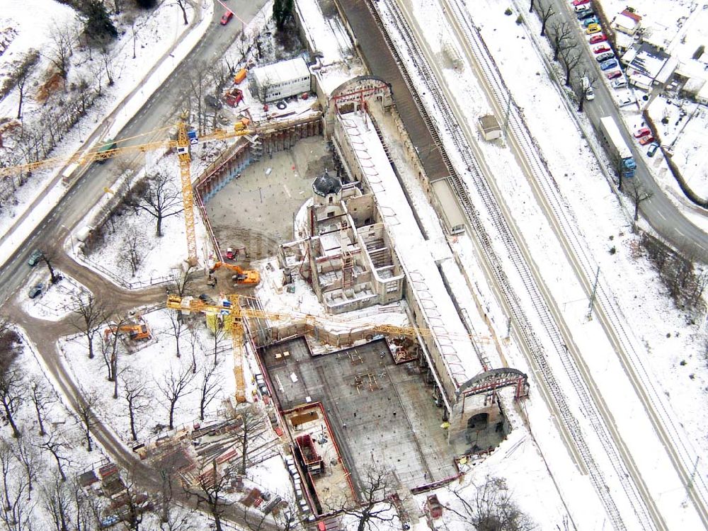 Luftaufnahme Potsdam/Brandenburg - Potsdam / Brandenburg Rekonstruktion des Kaiser-Bahnhofs in der Nähe vom neuen Pallee (Institut für Lehrerbildung) in Potsdam Firmen: 1) HochTief Construction AG <www